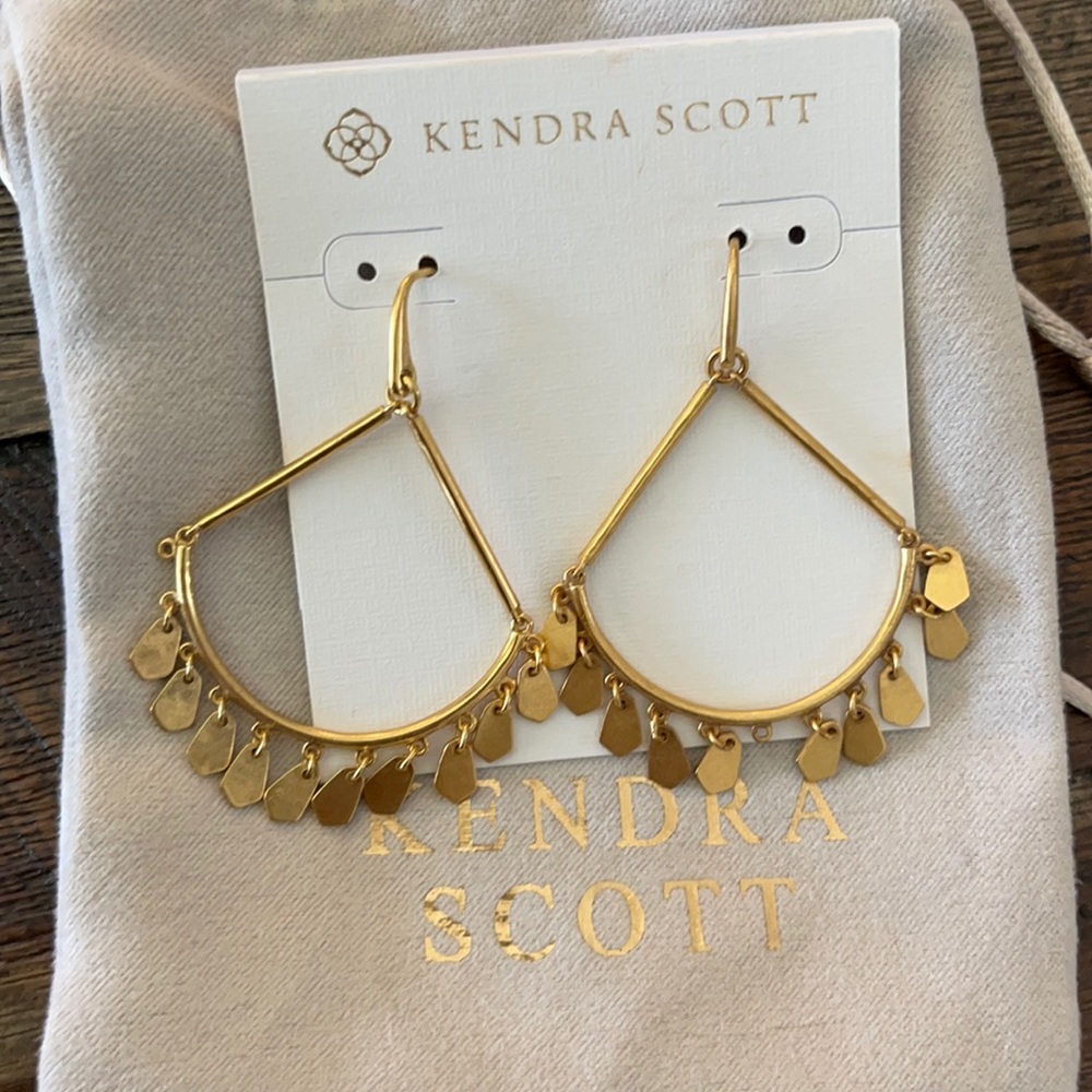 NWT vintage gold earrings - one dangle missing